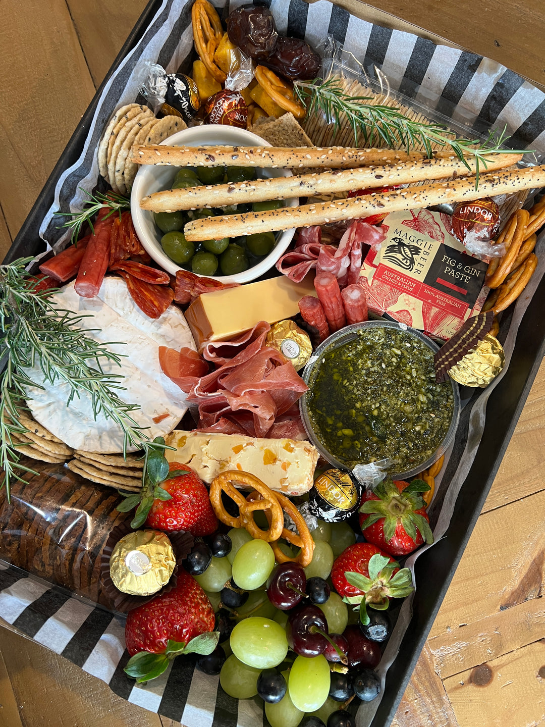 Charcuterie Box Medium